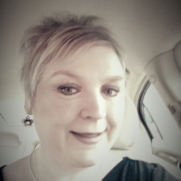 Meet your Posher, Aleta - Picture 1 of 1